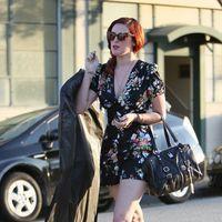 Rumer Willis exits Neil George Salon carrying a garment bag | Picture 111151